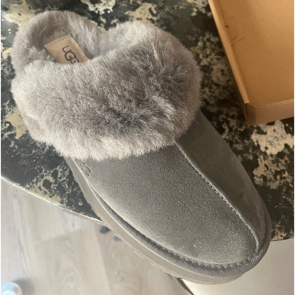 Grey Ugs